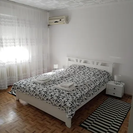 Kaja Apartment *